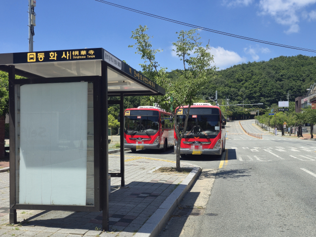 30일 찾은 대구 동구 동화시설집단지구 정류장 인근에는 회차지가 아님에도 멈춰 서서 휴식하는 시내버스가 여러 대 있었다. 이곳에는 시내버스 불법 유턴이 자주 벌어지기도 한다. 김지효 기자