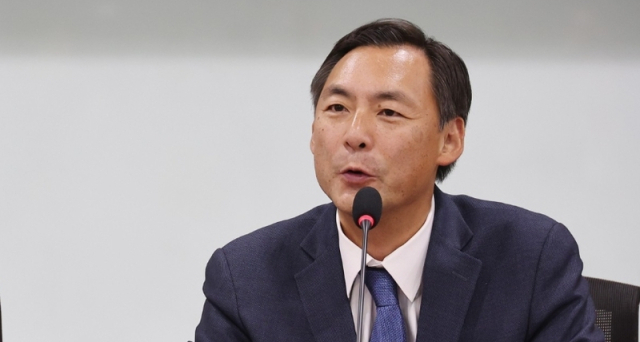 '李대통령 명예훼손' 모스 탄, 출국정지 유지