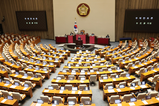 檢 직접 수사권 72년 만에 폐지…개정안 국회 본회의 통과