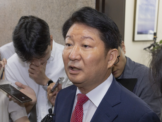 '멱살 논란' 권영진 