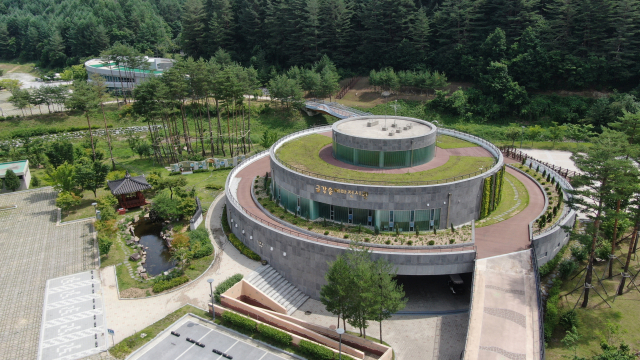 금강송에코리움 전경. 울진군 제공