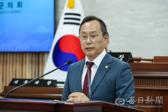 자유발언 중인 홍성근 의원. 울릉군의회 제공