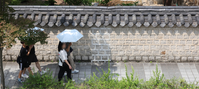 사상 첫 42도 '역대급 무더위'…중대본 2단계 격상