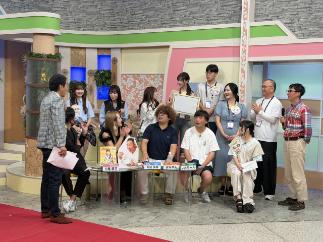 2026 우리는 단디짝꿍 사제동행 해외체험연수의 일환으로 지난달 30일 일본을 찾은 경북지역 학생과 교사들이 지역 한 방송국 제작 프로그램에 깜짝 출연하며 특별한 추억을 쌓고 있다. 경북교육청 제공