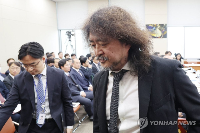 윤석열 전 대통령의 비상 계엄 당시 국회에 출석한 김어준 방송인. 연합뉴스