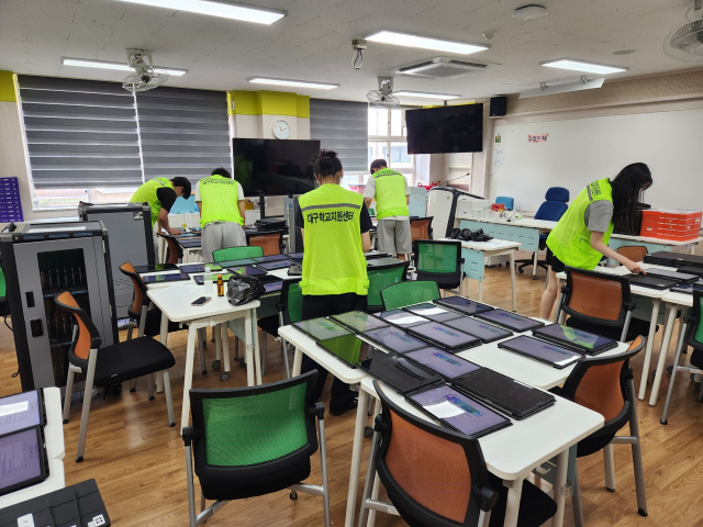 대구학교지원센터는 학생들이 등교하지 않는 여름방학을 맞아 학교 업무 부담을 덜어주기 위해 교육활동 6개 분야 인력지원을 집중 추진한다. 대구시교육청 제공
