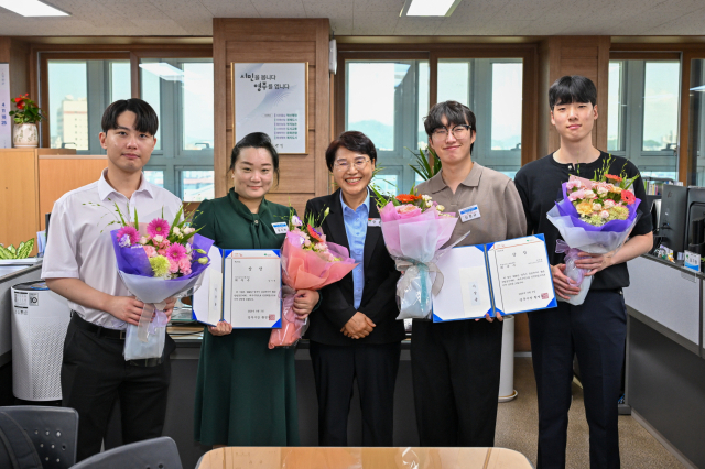2026년 영주시 공공데이터 활용 창업경진대회에서 최우수상 수상자들이 기념 사진을 촬영했다. 영주시 제공