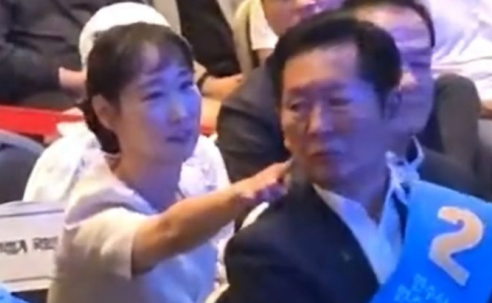 정청래에 '볼 콕' 이지은 