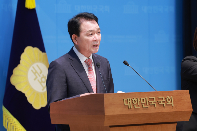 제22대 국회 전반기 국방위원장을 지낸 국민의힘 성일종 의원이 4일 국회 소통관에서 육군 제1군단의 미군 무인기 오인 사태를 비판하는 기자회견을 하고 있다. 연합뉴스