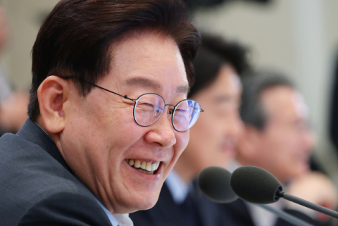 '올해 여름휴가 반납' 李대통령 