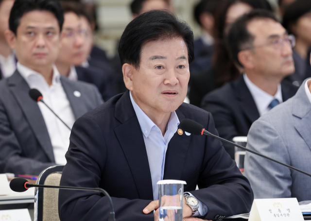 정동영 통일부 장관이 5일 청와대 영빈관에서 열린 이재명 대통령 주재 부처 업무보고에서 보고하고 있다. 연합뉴스