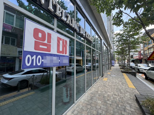 5일 대구 수성구 범어 더리브스케워 상가에 임대 안내문이 붙어 있다. 우태욱 기자 woo@imaeil.com