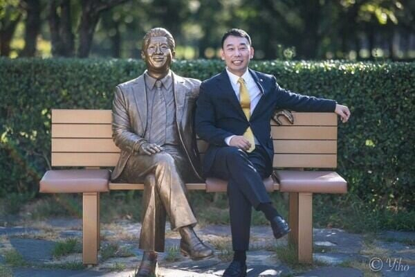 지난 1일 경남 김해시 봉하마을의 노무현 전 대통령 묘역을 찾은 김용민 더불어민주당 의원. 인스타그램 캡처