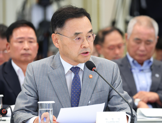 차정인 국가교육위원장이 5일 청와대 영빈관에서 열린 이재명 대통령 주재 부처 업무보고에서 보고하고 있다. 연합뉴스