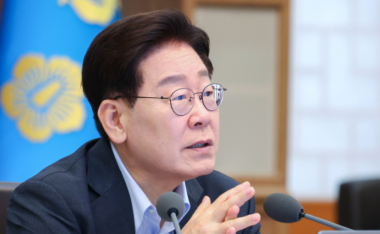 李대통령 지지율 다시 40%대로…20대는 18.8%p 급락