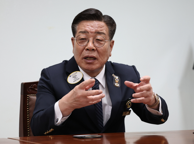 서홍준 국제라이온스협회 대구지부 총재가 6일 매일신문사에서 인터뷰를 하고 있다. 김영진 기자 kyjmaeil@imaeil.com