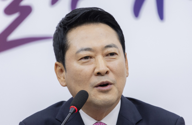 비당권파·선관위 논란…당 안팎 사건에 장동혁만 웃는다