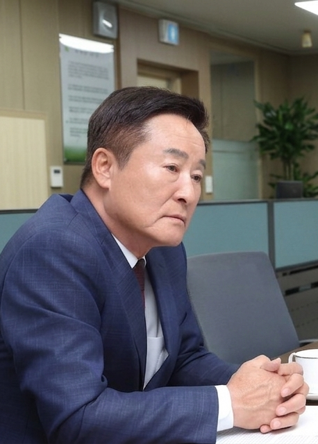 청도군정 '두 시어머니'가 되어서는 안된다