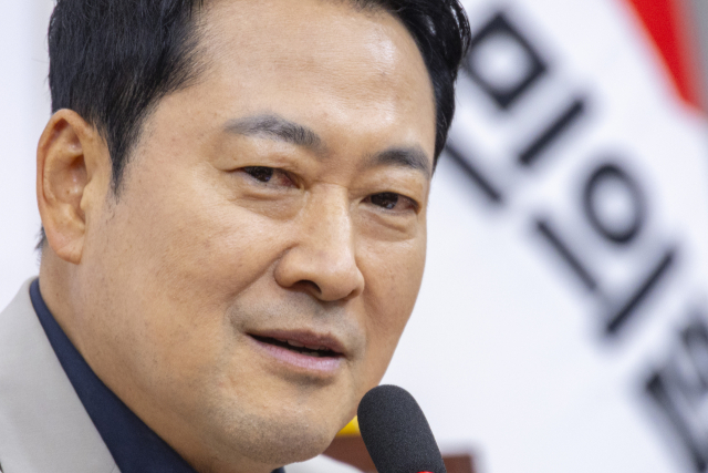李 