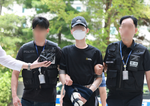 어머니와 말다툼하다 흉기 휘두른 18세 아들…