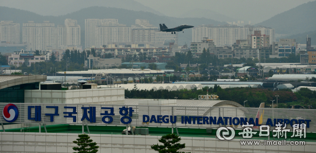 대구공항에 착륙하는 공군 F-15K 전투기의 모습. 매일신문 DB
