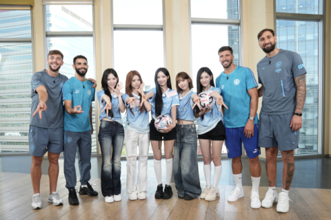월드클래스 '맨체스터 시티'와 걸 그룹 '리센느' 예능 만남  