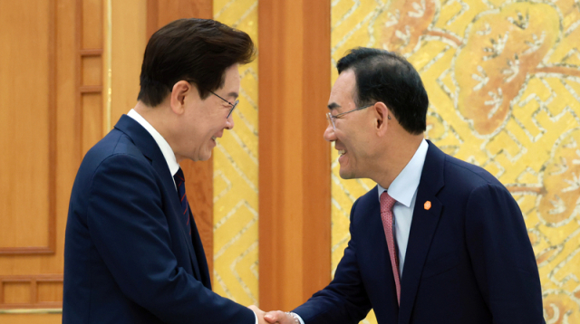 李대통령의 '골프 정치'…국힘 중진과 비공개 회동