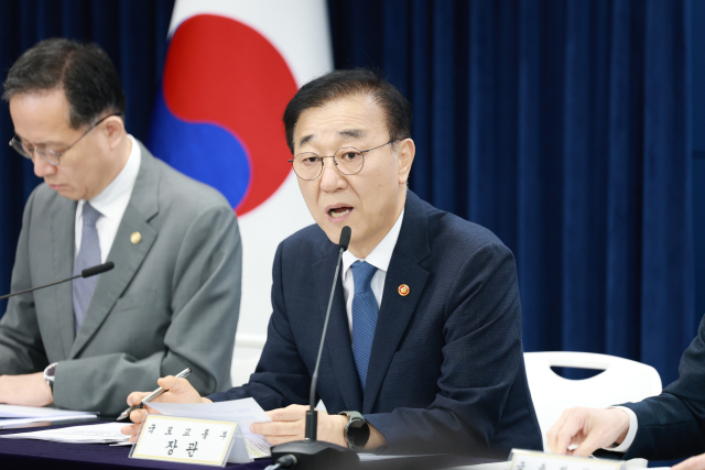 김윤덕 국토교통부 장관이 13일 서울 종로구 정부서울청사에서 전월세 및 매매시장 안정을 위한 주택 신속공급 방안 및 부동산 시장 안정을 위한 금융 종합대책 합동브리핑을 하고 있다. 2026.8.13. 국토부 제공