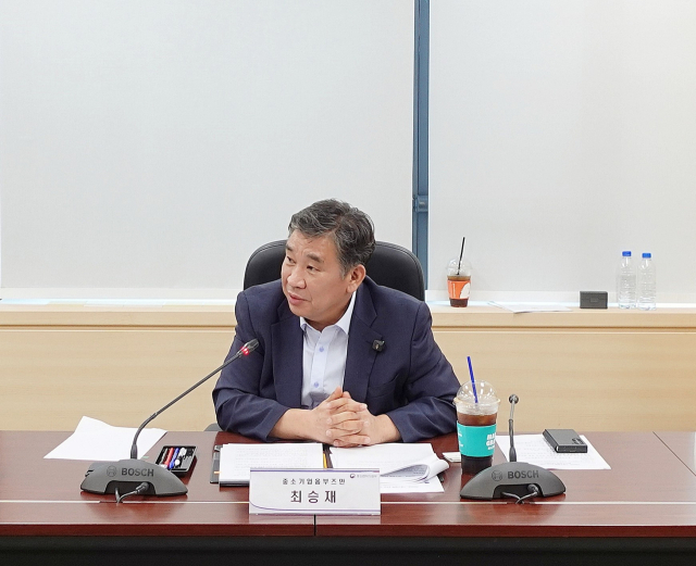 최승재 중소기업옴부즈만이 13일 대구무역회관에서 대구경북 S.O.S. Talk 간담회를 진행하고 있다. 중소기업옴부즈만지원단 제공