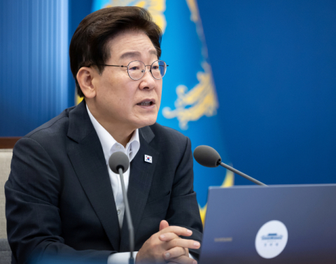 靑, '취임 이래 최저치' 李 지지율에 