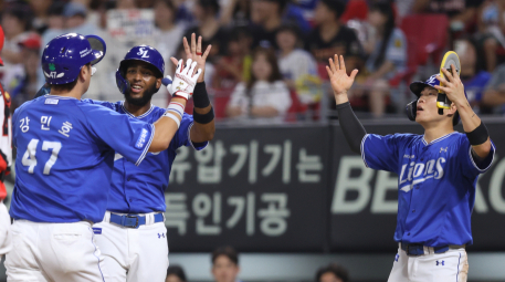 '디아즈와 강민호 3점포' 삼성, KIA 꺾고 4연패 탈출 