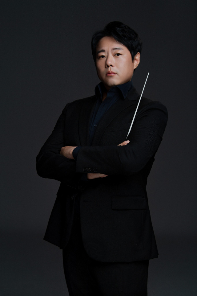 권오석 타임브릿지오케스트라 창단대표 지휘자. 타임브릿지오케스트라