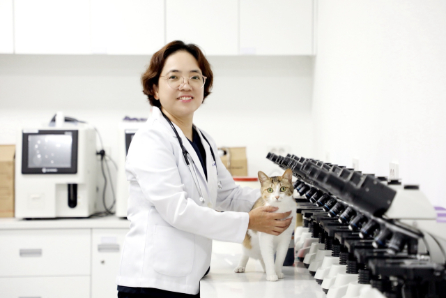 윤은희 영남이공대 반려동물보건과 학과장(대구시수의사회 부회장/남구반려동물지원센터 센터장)