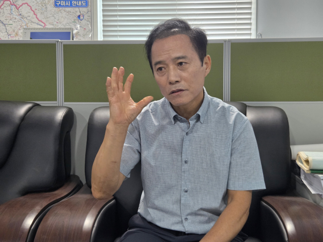 김덕용 가야에코텍 회장이 매일신문 인터뷰에서 자신의 경영 철학에 대해 설명하고 있다. 조규덕기자
