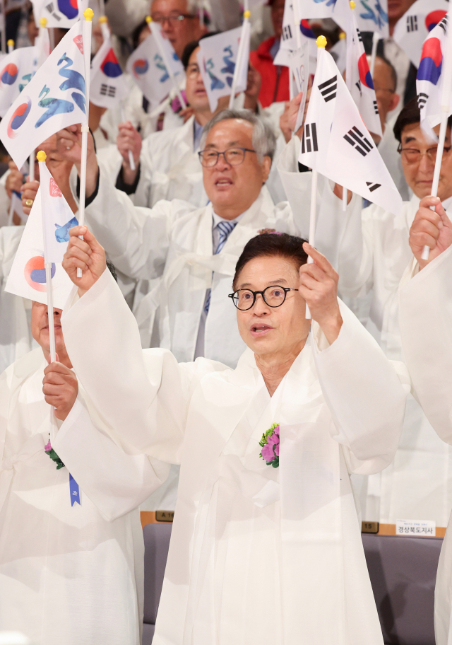 경북도는 제81주년 광복절인 15일 도청 동락관에서 기념식을 개최했다. 경북도 제공