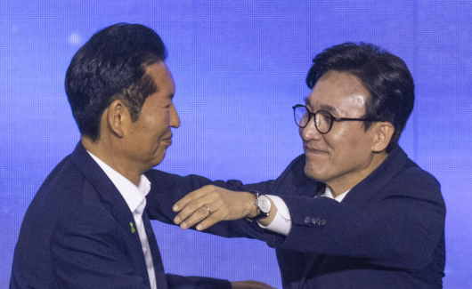 패배한 뒤 '라방' 킨 정청래…박지원 