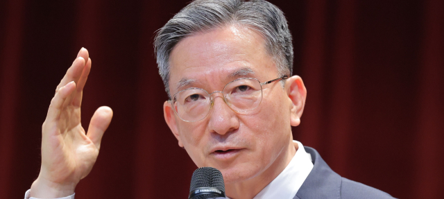 李 