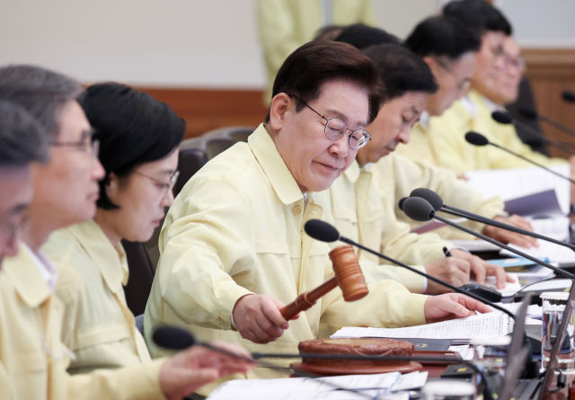 이재명 대통령이 18일 청와대에서 제1회 을지국무회의 개회 선언을 하고 있다. 연합뉴스