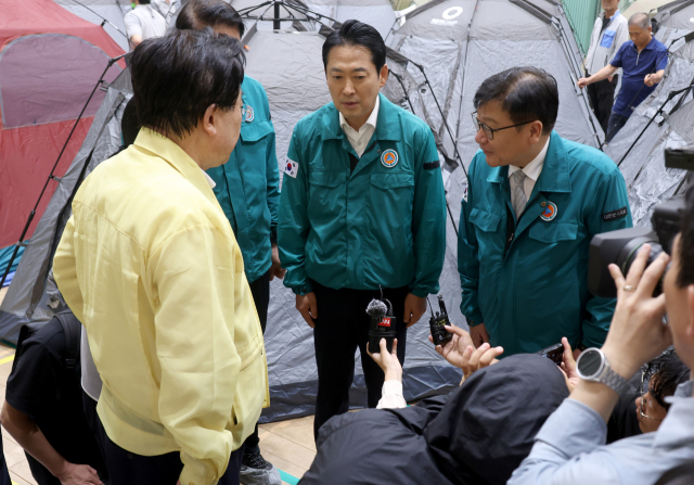與 '총선 모드 돌입', 野 '자중지란'…야당 존재감은 드러내야