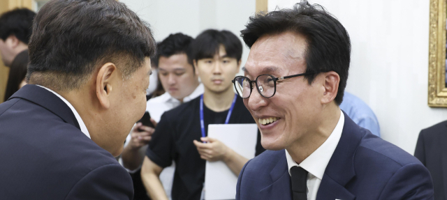 호남 반도체 품는 광주…군 공항 떠안는 예천