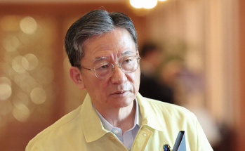 李 