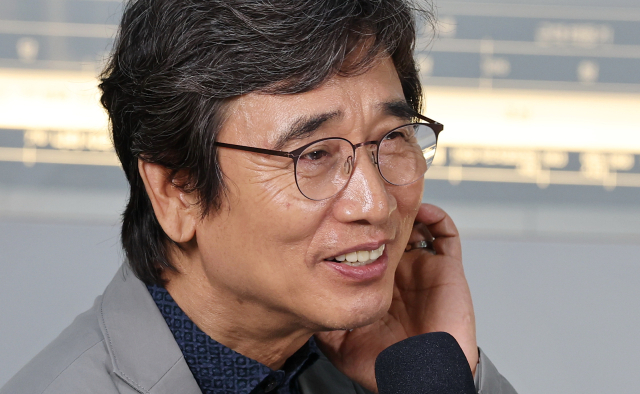 李 때렸더니 더 떴다?…유시민, 3년 연속 영향력 1위