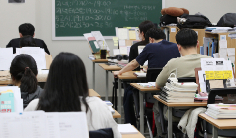 [내친구 AI] 450쪽 요약하고 예상문제까지…AI가 바꾼 시험공부