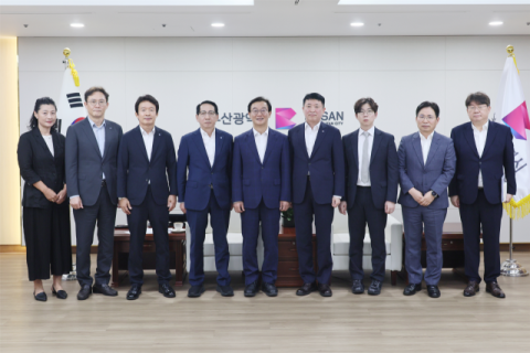 가덕도신공항 연말 첫 삽 앞두고 공사비 현실화 '변수'
