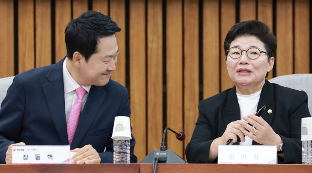 국민의힘 장동혁 대표와 임이자 신임 정책위의장이 20일 국회에서 국민의힘 정책위원회와 여의도연구원이 연 이재명 정부 2년차 평가 토론회 