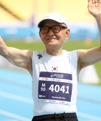 [대구세계마스터즈육상] 나이도 잊고 폭염도 잊고 질주…90세 선수 완주 기쁨 누려