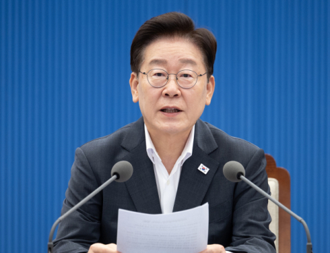 李대통령 지지율 '빨간불'…6주 연속 하락, 민주당도 6%p 빠졌다