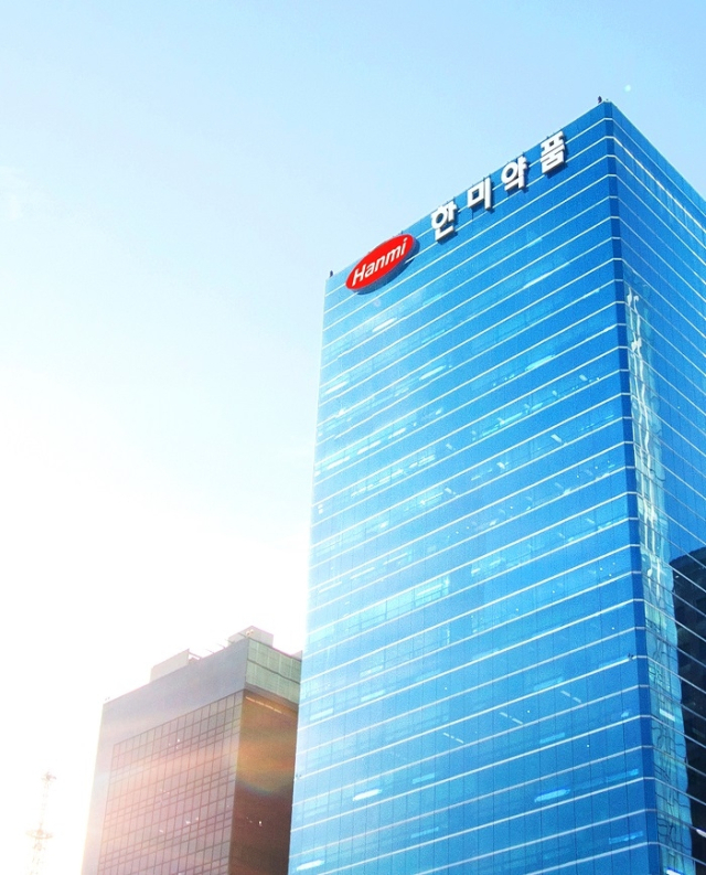 한미약품, 3.5조 규모 비만 신약 기술이전 소식에 '상한가'