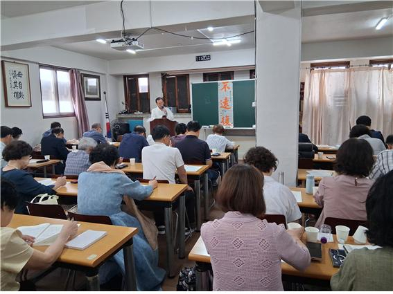 한국예절아카데미 주최 윤홍석 현풍향교 전교 초청 특강. 한국예절아카데미 제공
