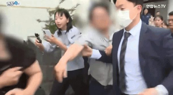 석방된 경찰 '줄행랑'에…유족 